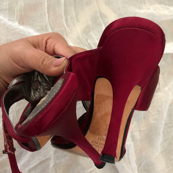 Deep red satin heels - Picture 3 of 5